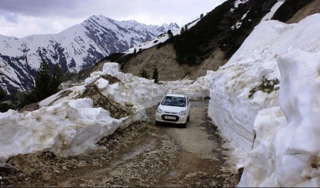 Traffic suspended on Srinagar-Jammu highway, Leh, Mughal roads open